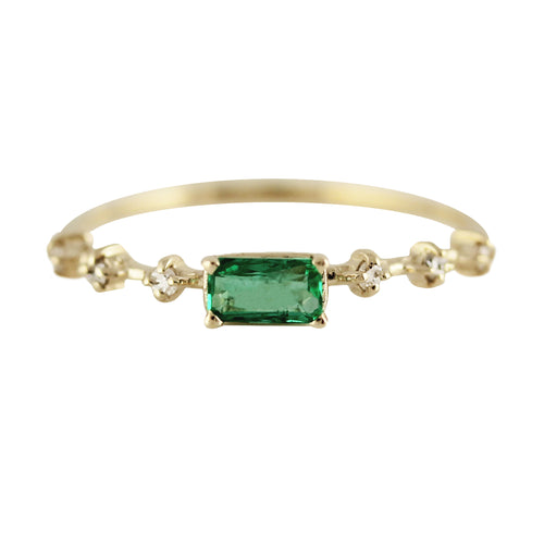 14K EMERALD WITH PRONG SET SIDE DIAMONDS RING
