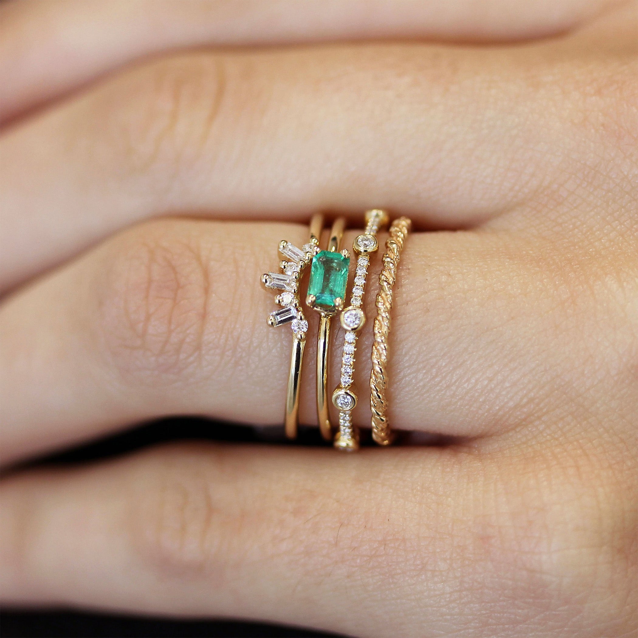 14K TINY BAGUETTE AND ROUND DIAMONDS TIARA RING