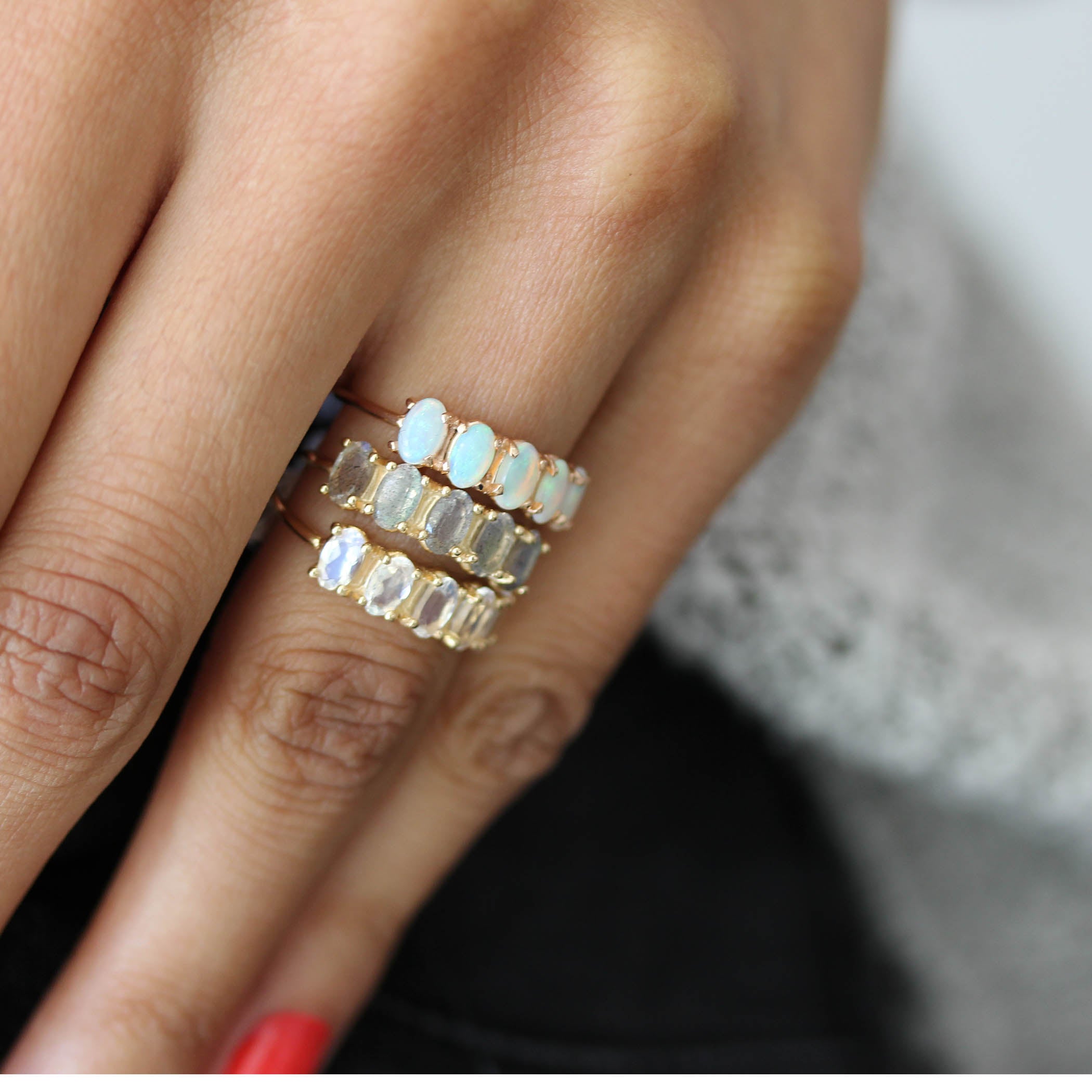 5 OVAL MOONSTONE RING