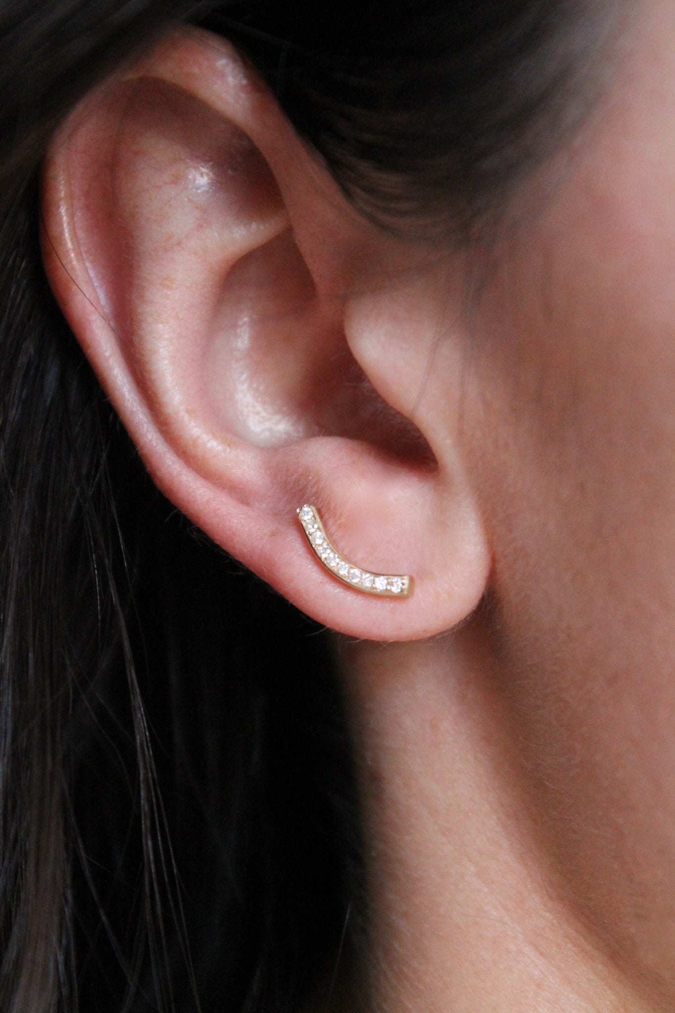 ARC WITH DIAMONDS STUDS