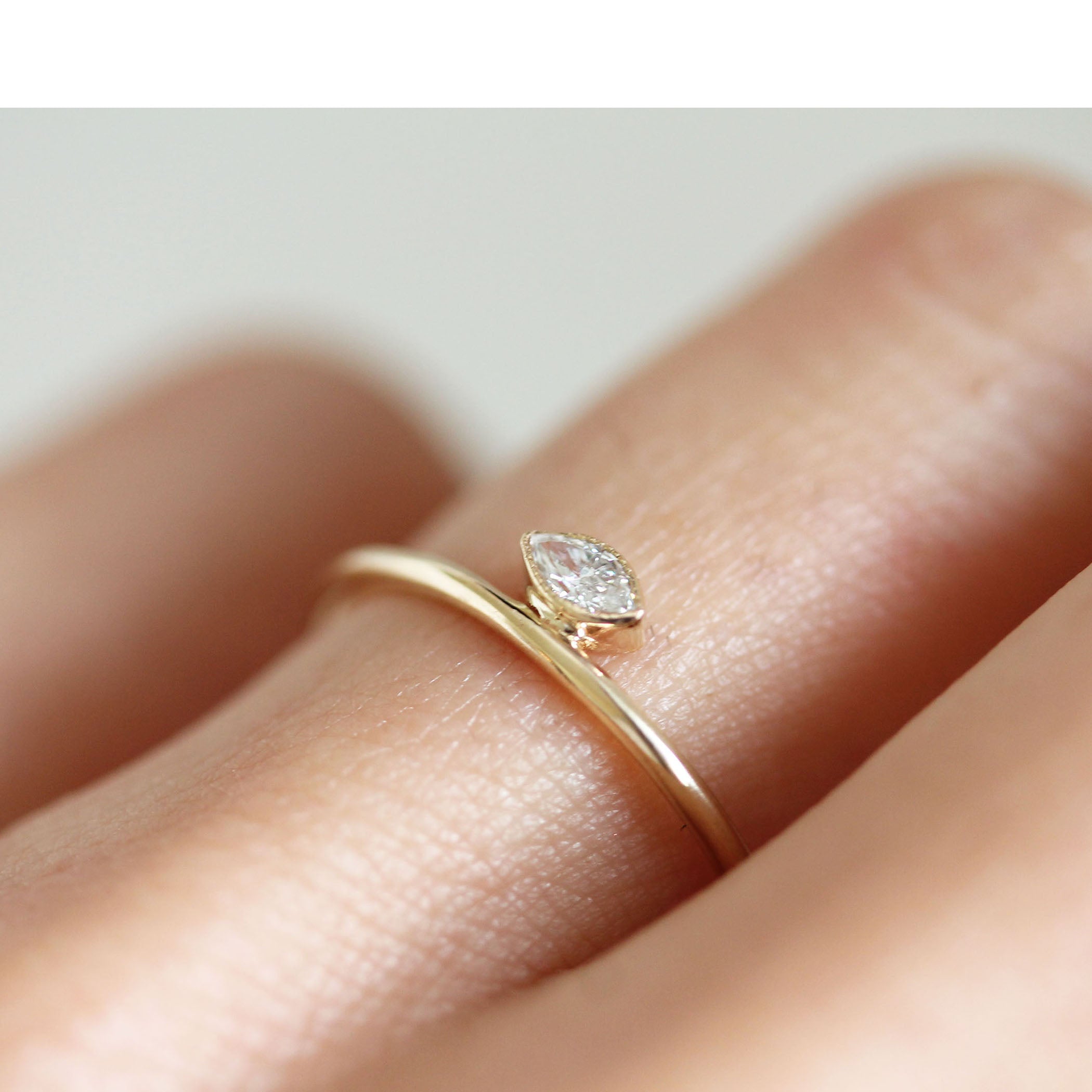 MARQUISE ON TOP RING