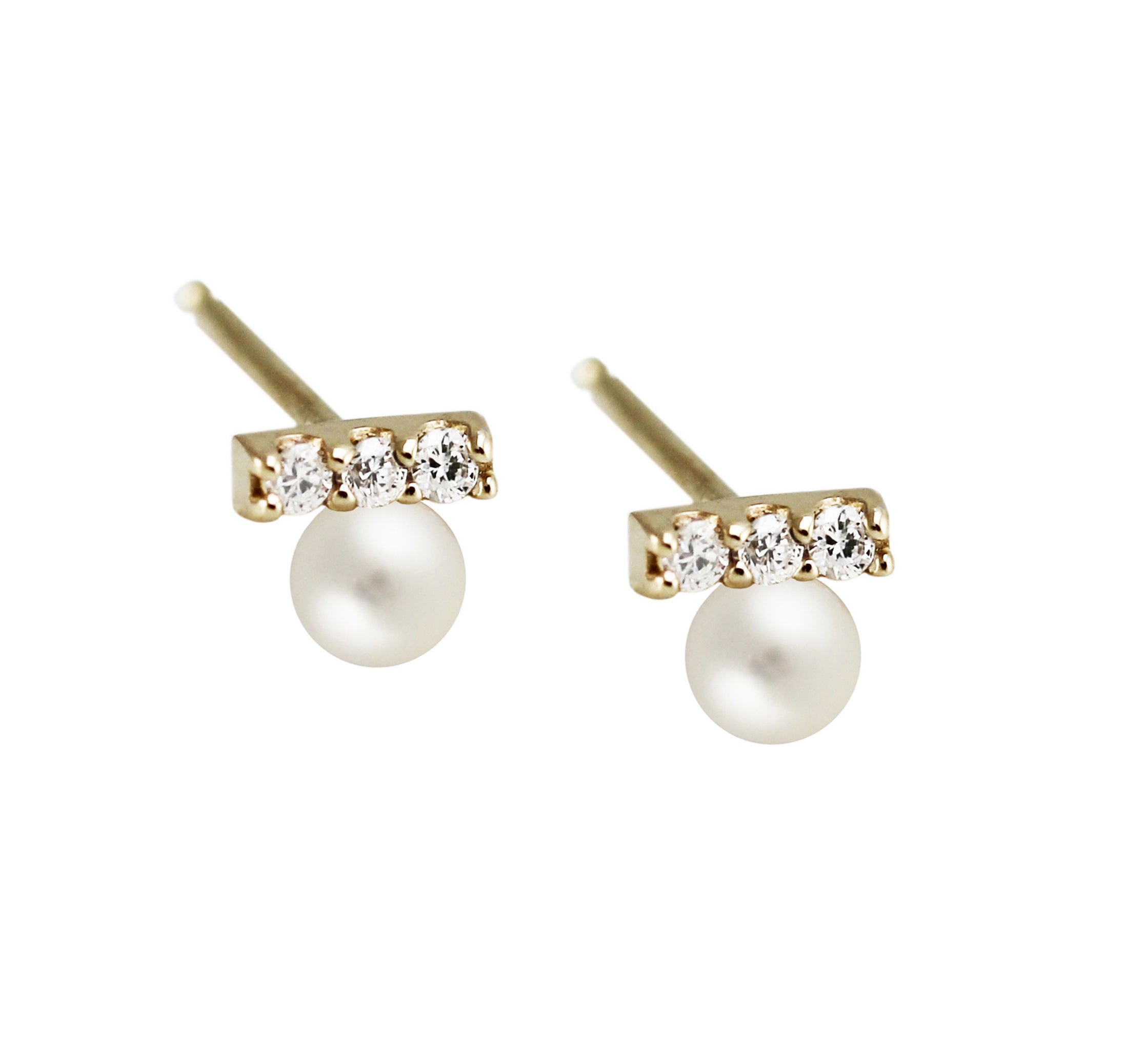 MINI DIAMOND PAVE BAR WITH PEARLS STUDS