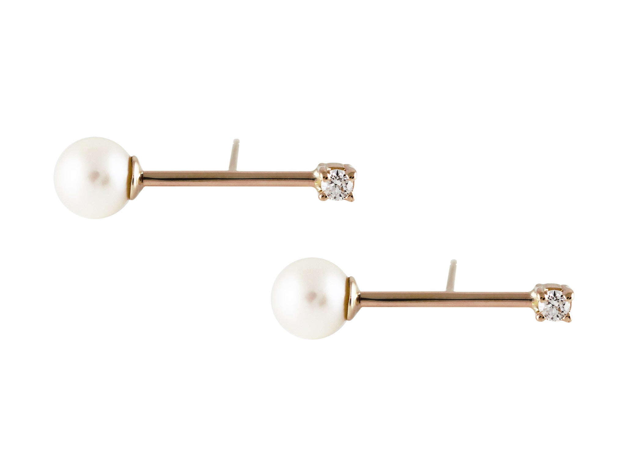 STAPLE WITH PEARL AND DIAMOND ENDS STUDS