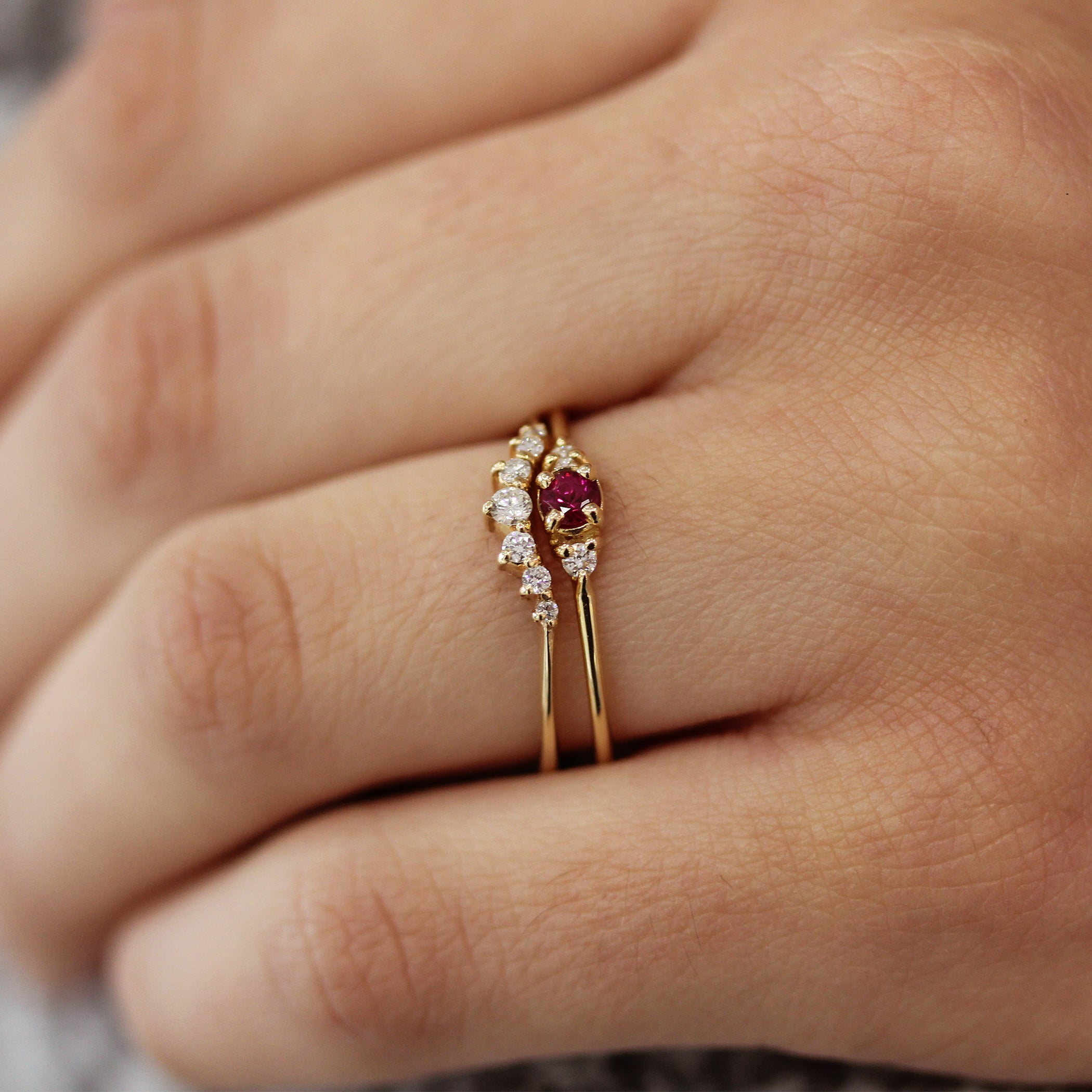 ROUND RUBY WITH SIDE DIAMONDS RING